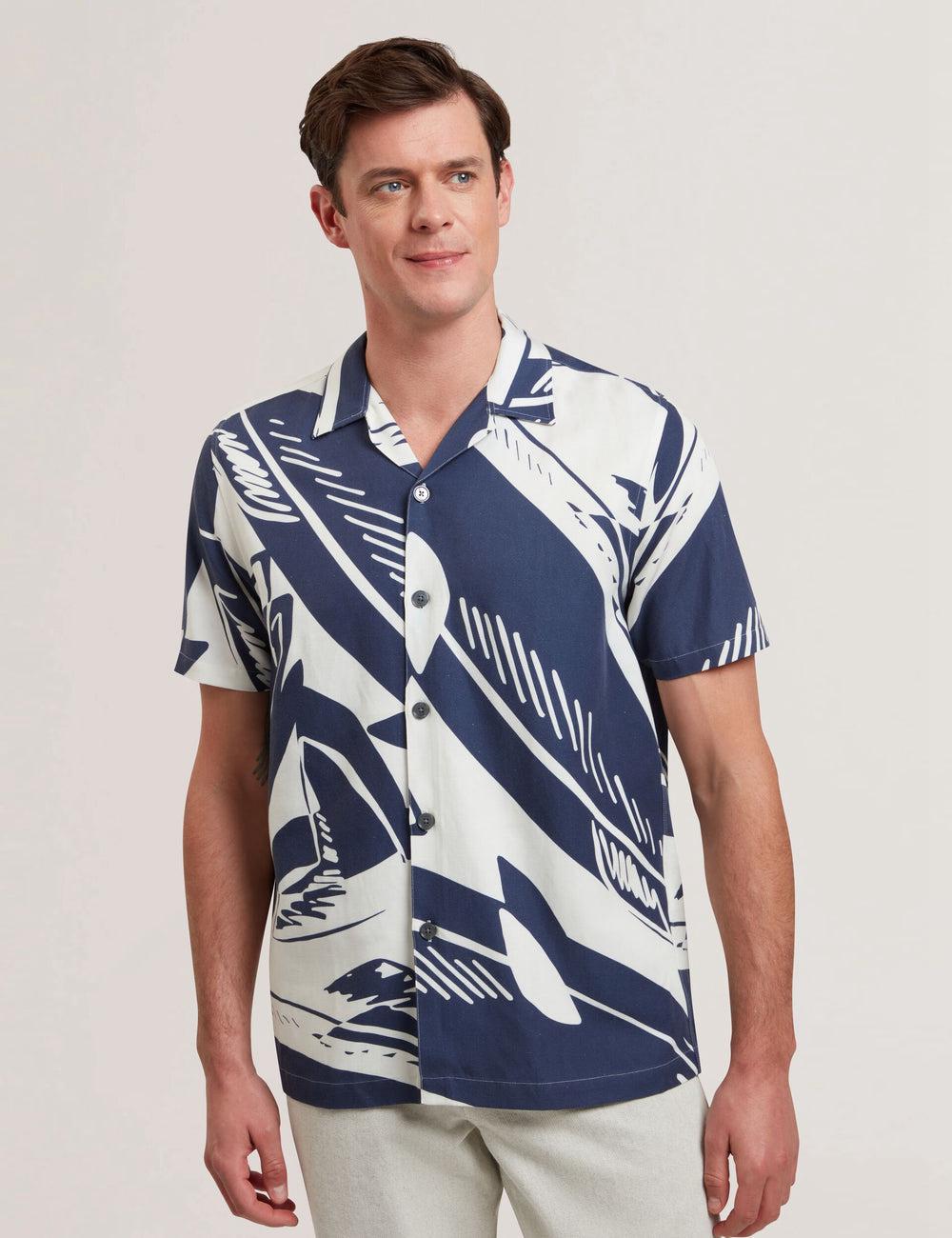 Men Ted Baker HEUKELS - Short Sleeve Relaxed Fish Print Casual Shirts Mid-Navy | KSA  7236-FNHYM