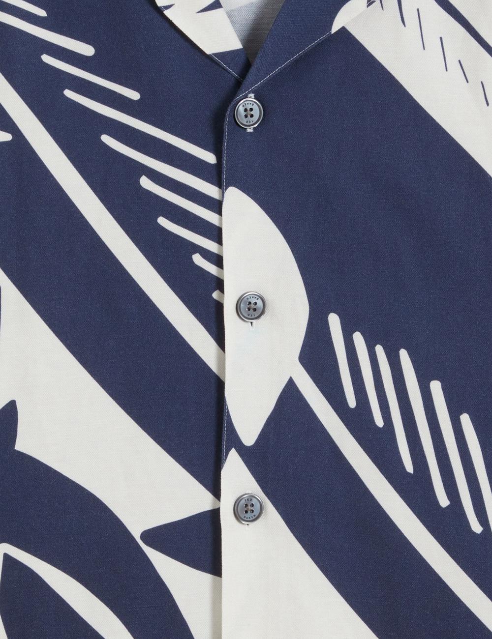Men Ted Baker HEUKELS - Short Sleeve Relaxed Fish Print Casual Shirts Mid-Navy | KSA  7236-FNHYM
