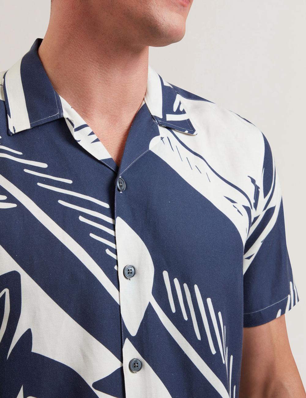 Men Ted Baker HEUKELS - Short Sleeve Relaxed Fish Print Casual Shirts Mid-Navy | KSA  7236-FNHYM