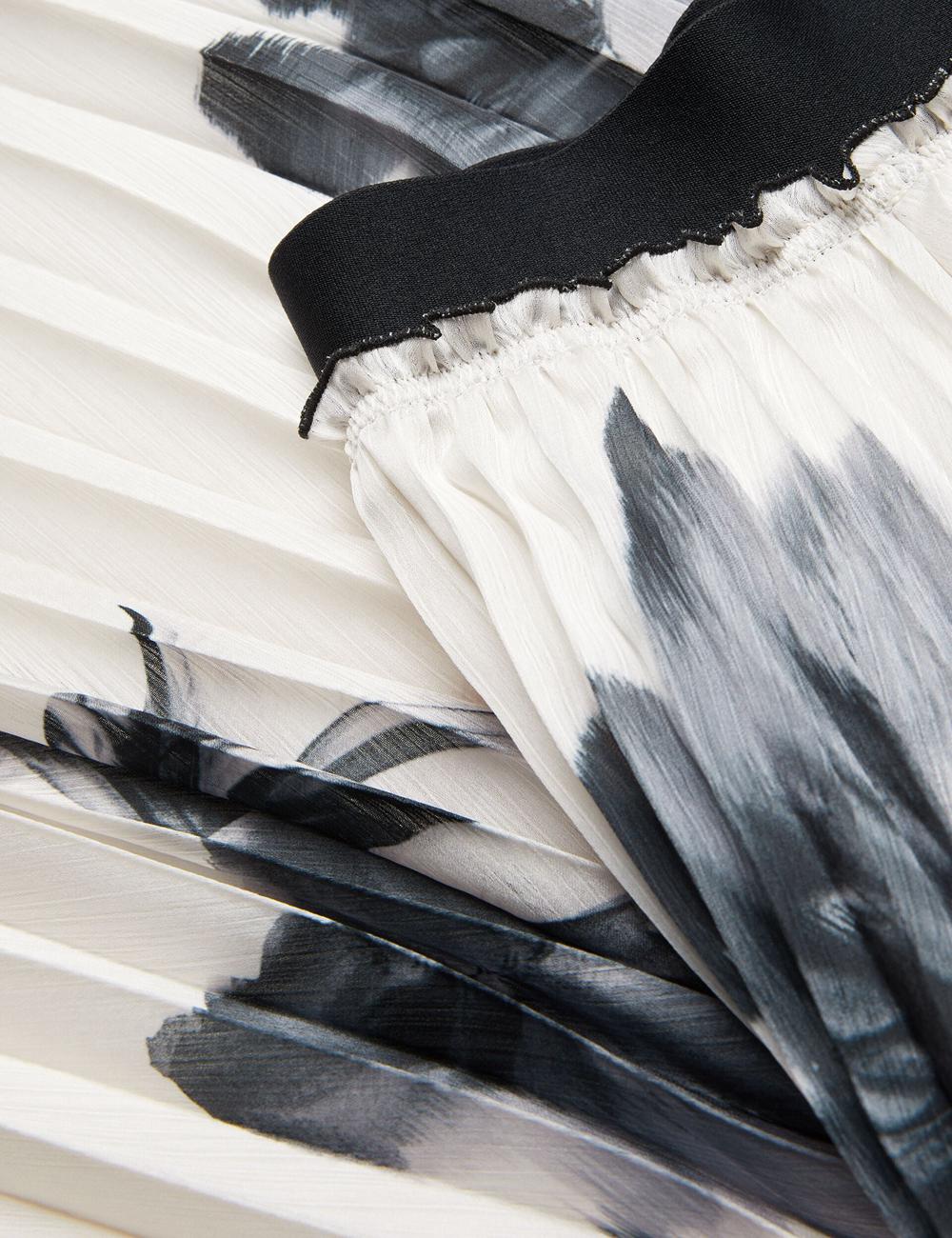 Women Ted Baker EMISTA - Monochrome Print Pleated Midi Skirts Ivory | KSA  6238-HTFBC
