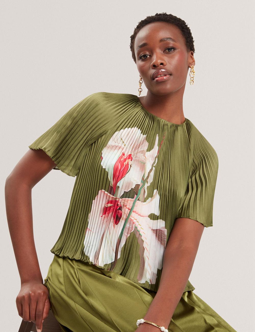 Women Ted Baker LIONAA - Floral Graphic Pleated Satin Short Sleeve Blouses Green | KSA  7136-ENWKL