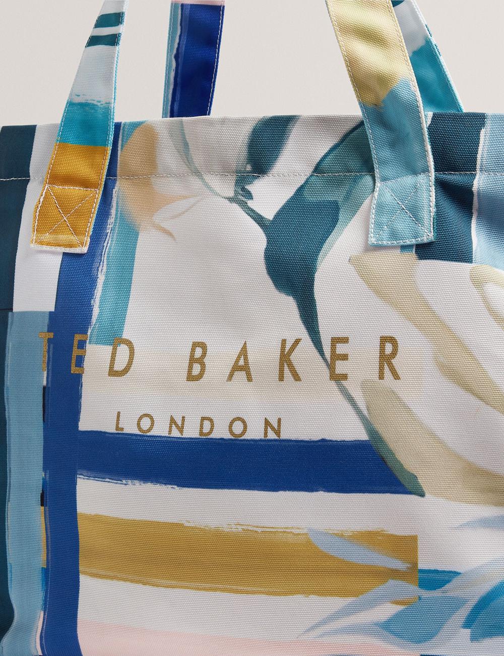 Women Ted Baker SHELYSS - Printed Beach & Flip Flops Set Tote Bags Green | KSA  9521-JOTGW